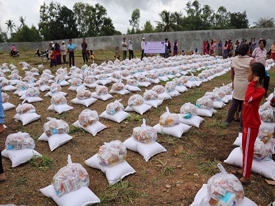 700 أسرة كمبودية استفادت من مساعدات «الرحمة العالمية»